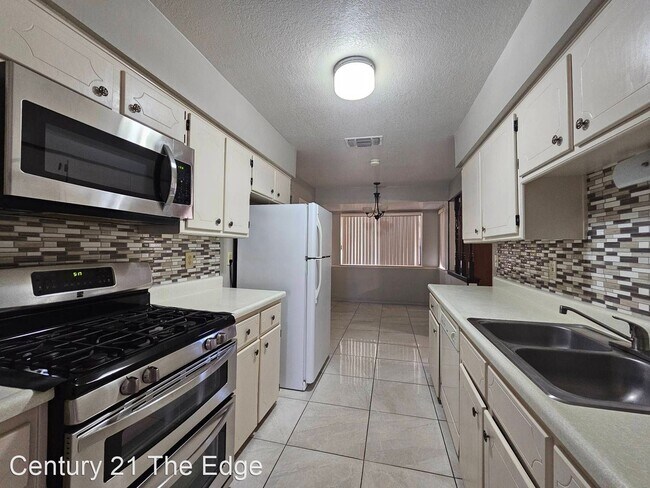 Foto del edificio - 4 br, 2 bath House - 11348 Tom Ulozas