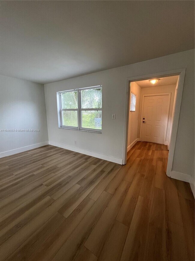 Foto del edificio - 6432 Dewey St