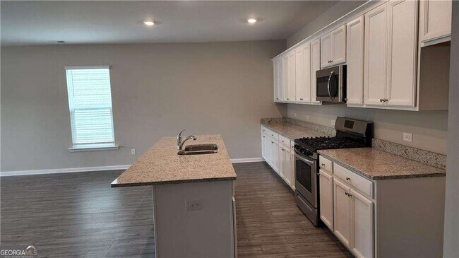 Foto del edificio - 400 Grey Falcon Ave