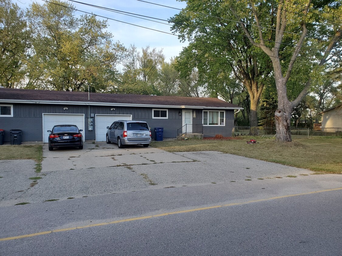 Front of Duplex - 863 E Elmwood Ave