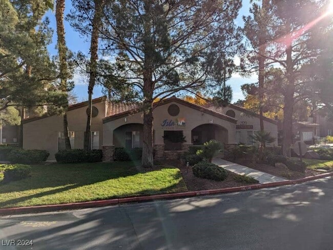 Building Photo - 2121 Sealion Dr