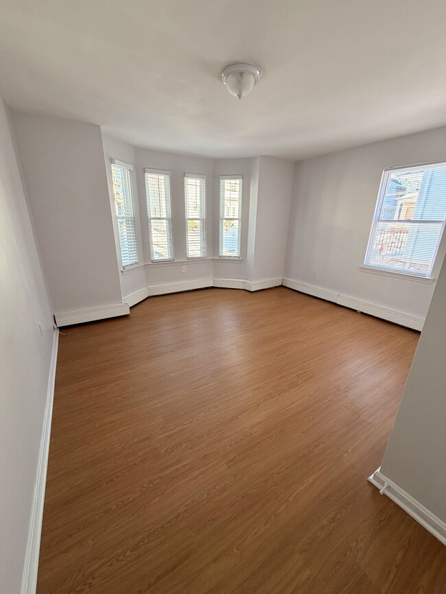 Building Photo - 6 Ellsworth St