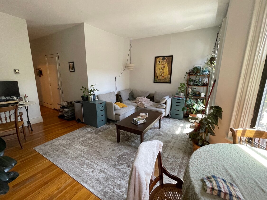 Primary Photo - 119 Appleton St