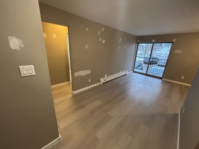 Building Photo - 10 Esson St