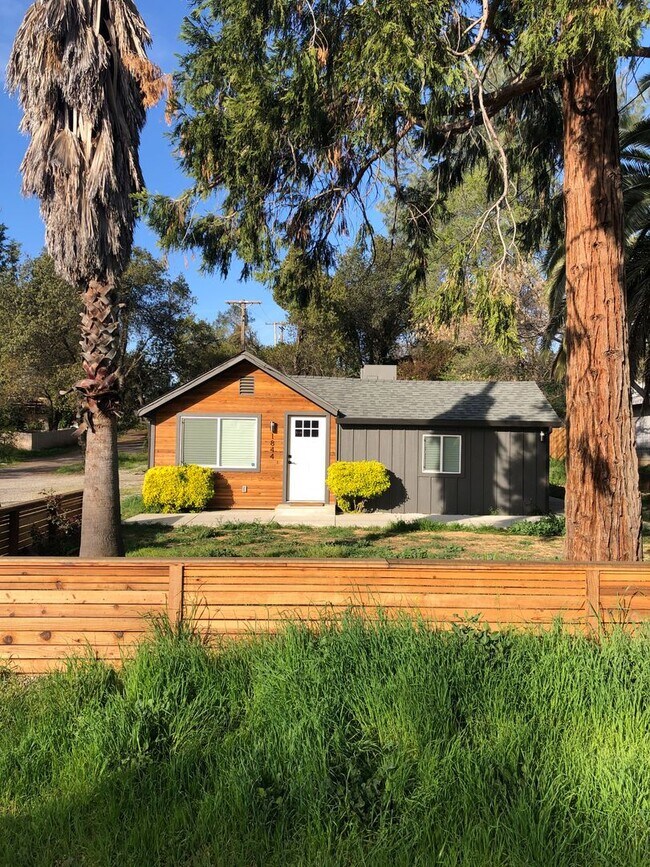 Foto del edificio - CUTE 3 BED/ 1 BATH - WON'T LAST!!!!!