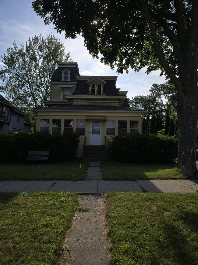 Foto del edificio - 815 N Capitol Ave