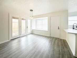 Building Photo - 9843 Stableway Dr
