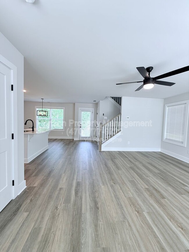 Building Photo - 2550 Valient Dr