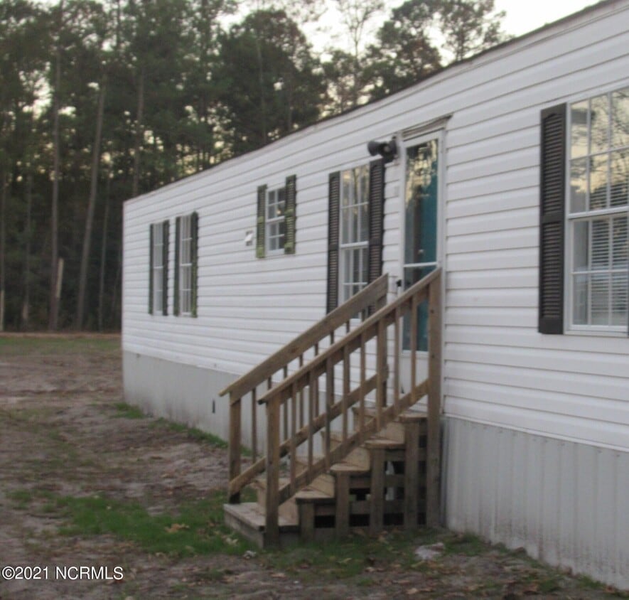 Primary Photo - 609 Circle Dr