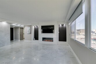 Building Photo - 205 E Harmon Ave