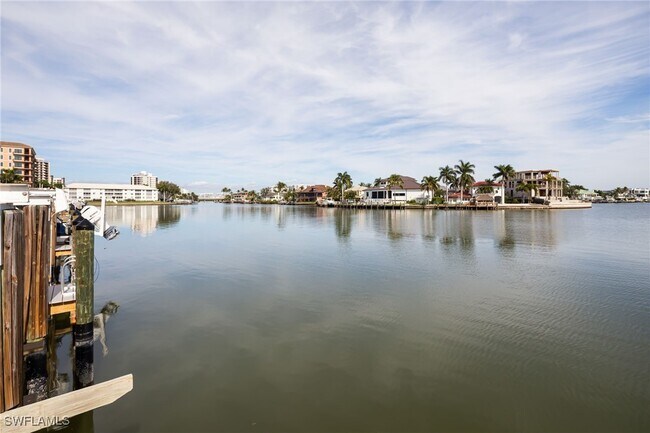 Foto del edificio - 10475 Gulf Shore Dr