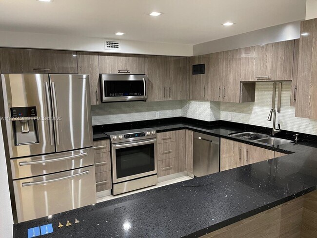 Foto del edificio - 2801 NE 183rd St