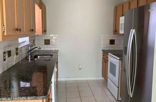 Foto del edificio - Prime Location! 4-Bedroom Home with Fenced Yard – Minutes from I-95 & Kings Bay
