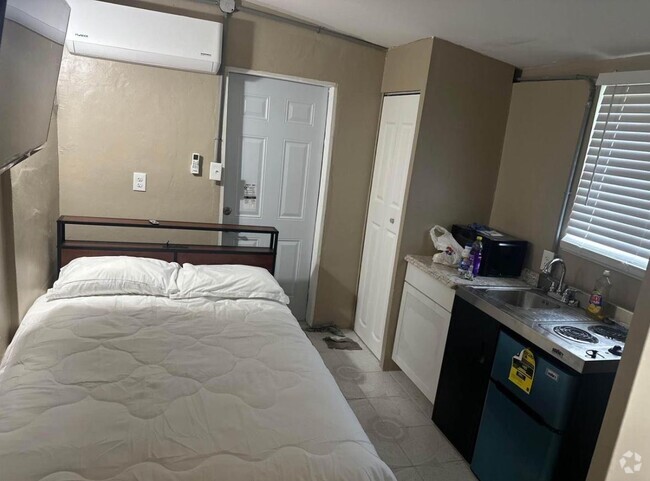 Building Photo - 7530 Miramar Pky
