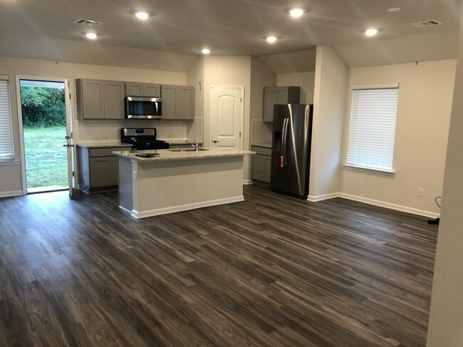 Foto del edificio - 3654 FOUNTAIN VIEW AVE