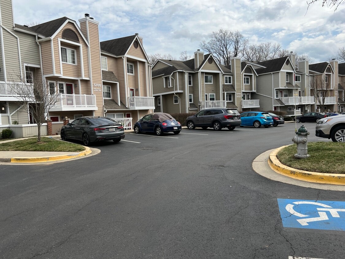 5700 Chapman Mill Dr Unit 100, North Bethesda, MD 20852 Condo for