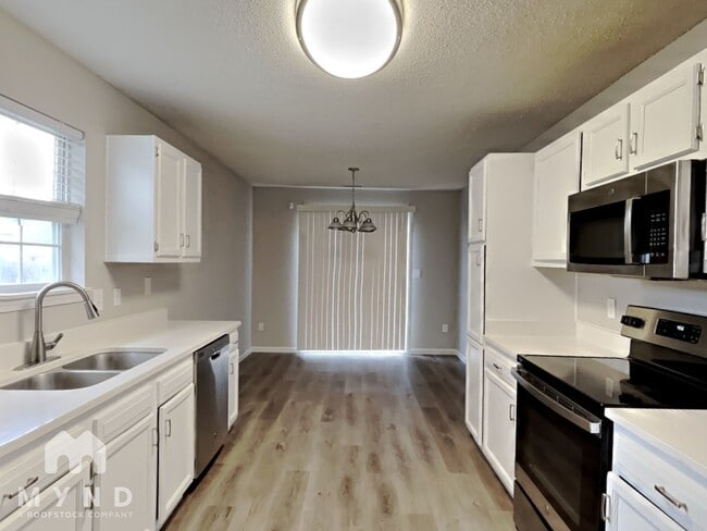 Building Photo - 15466 Ten Point Dr