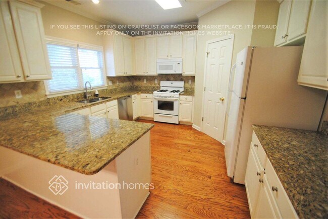 Foto del edificio - 417 Breezewood Ct