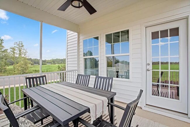 Foto del edificio - 44 Steel Springs Ln
