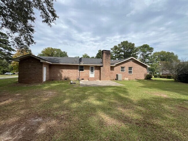 Foto del edificio - 2903 Hodges Rd