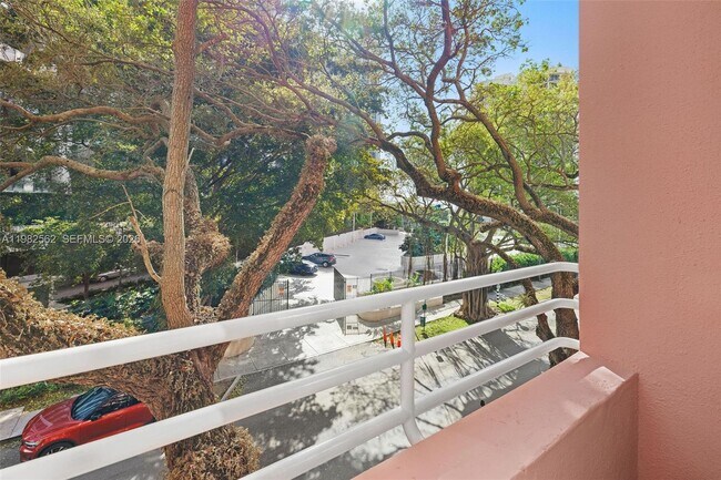 Foto del edificio - 2801 Florida Ave