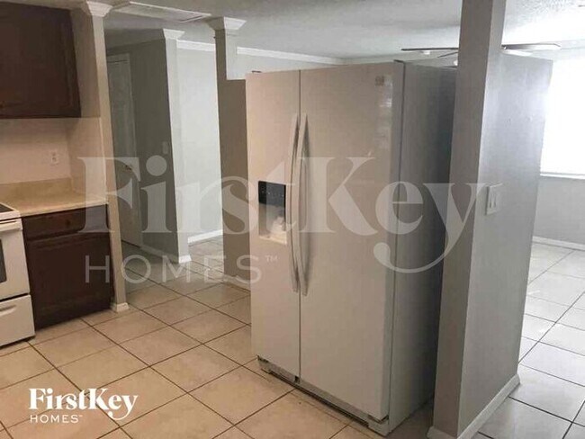 Building Photo - 8733 Roble Way