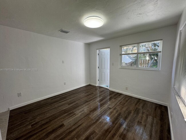 Foto del edificio - 1416 SW 27th St