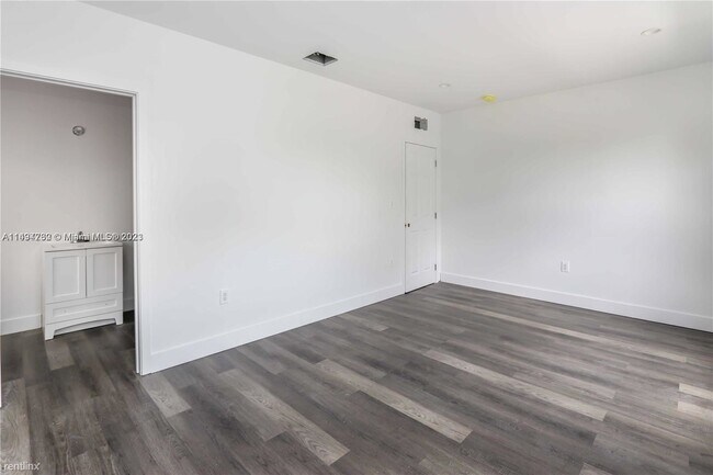 Building Photo - 3 br, 2 bath House - 1063 NW 31st St # 2