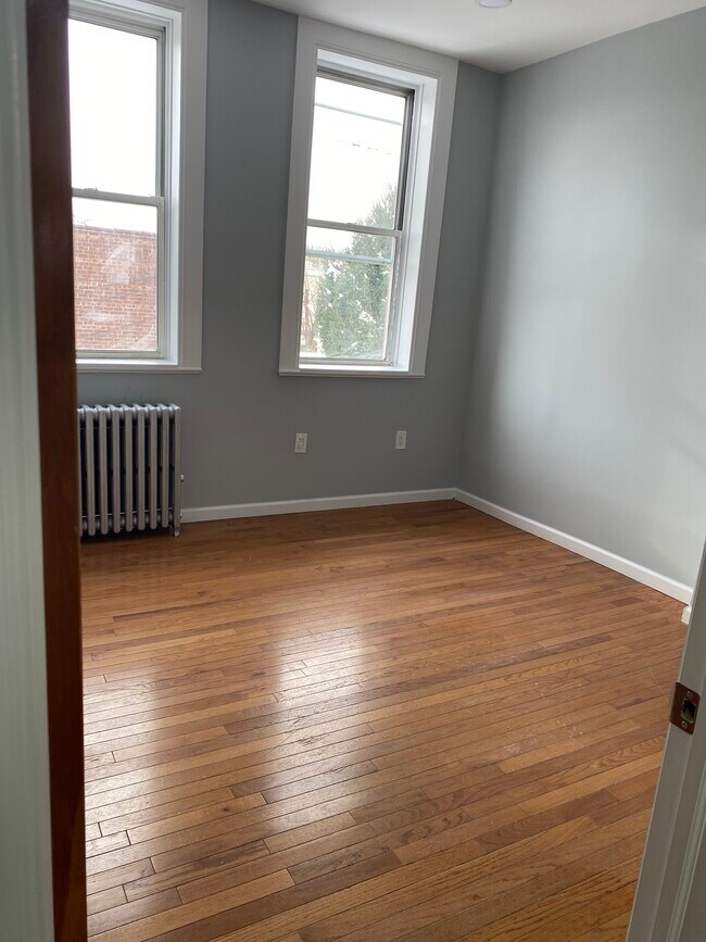 Foto del edificio - 111-16-16 62nd Dr