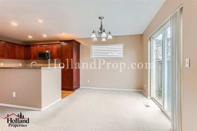 Building Photo - Lovely 4 bedroom home in a great location