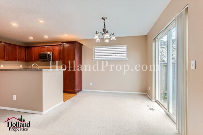 Foto del edificio - Lovely 4 bedroom home in a great location