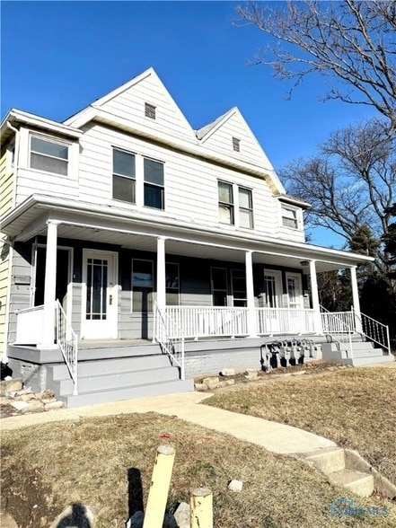 Building Photo - 1833 Lawrence Ave