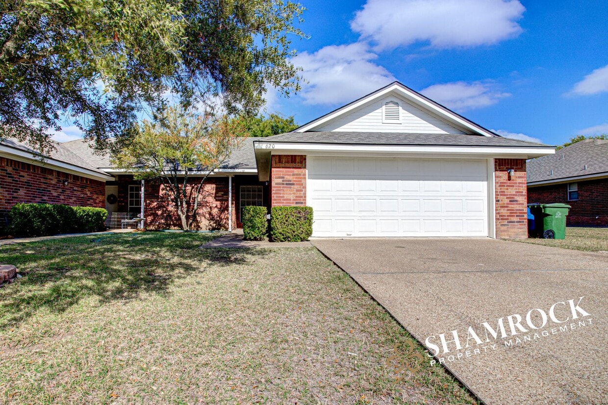 Foto principal - Duplex near Hewitt Post Office