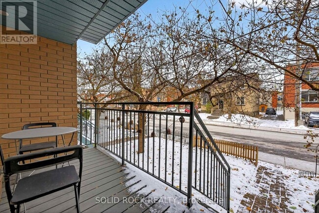 Building Photo - 395 MacKay St