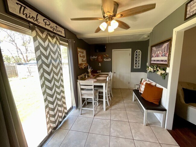 Building Photo - 3 Bedroom 1.5 Bathroom