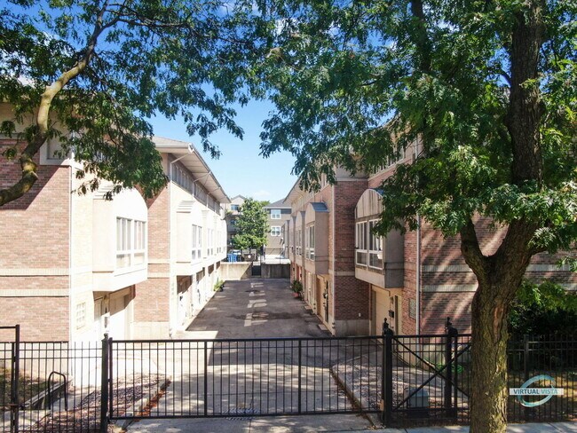 Building Photo - 6127 S Woodlawn Ave