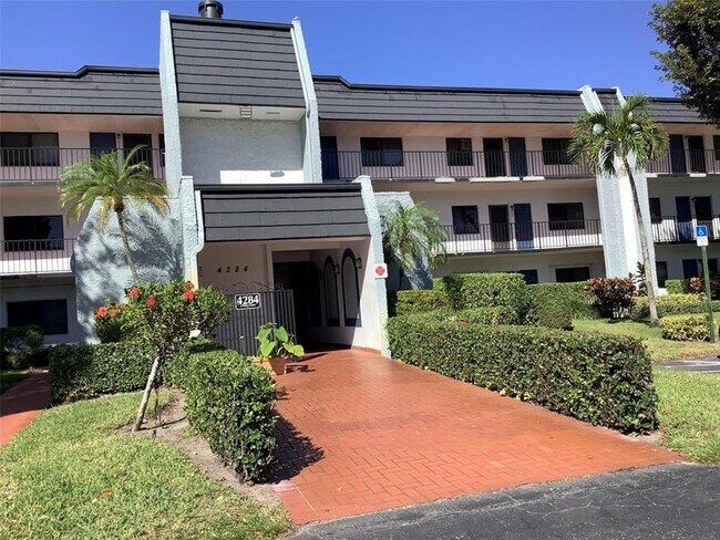 Foto del edificio - 4284 Deste Ct