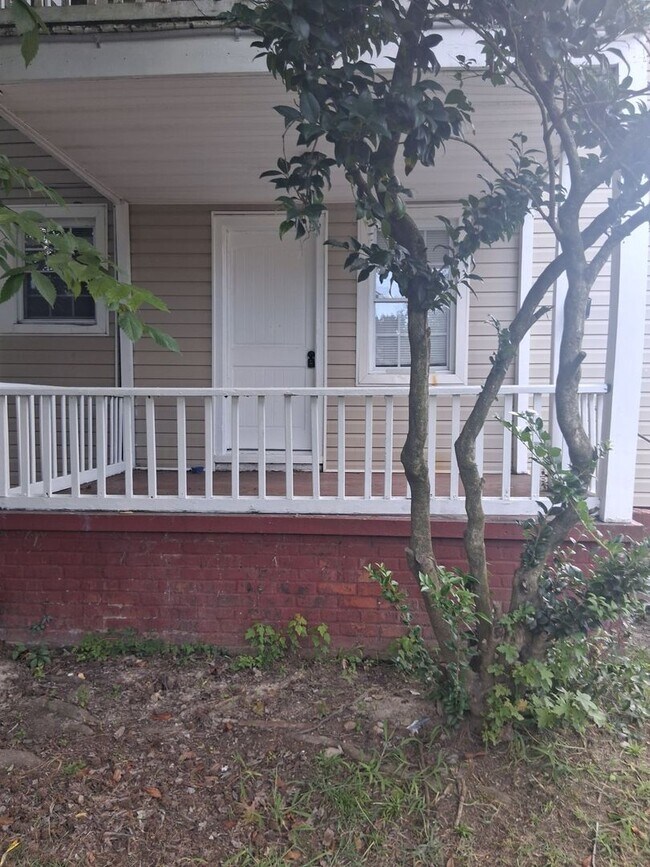 Building Photo - 840 Orville Ave