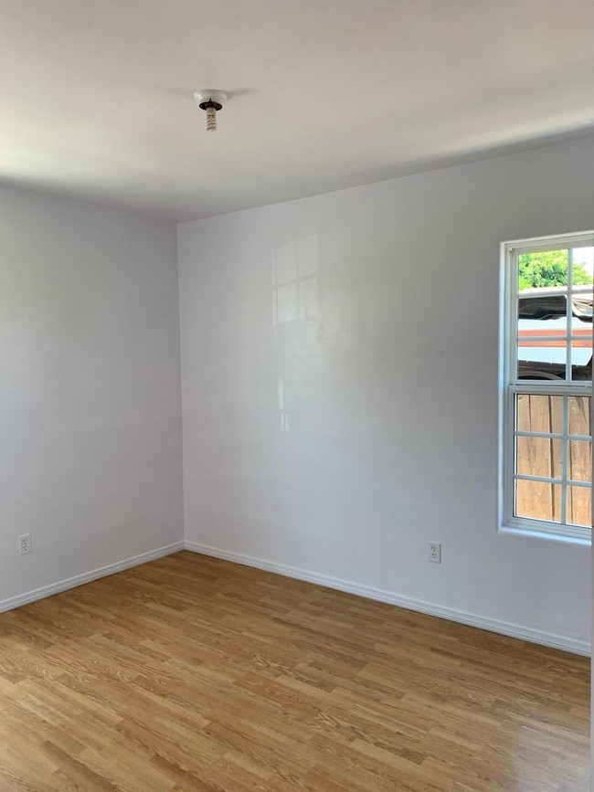 Building Photo - 3 br, 1 bath House - 932 5th Avenue