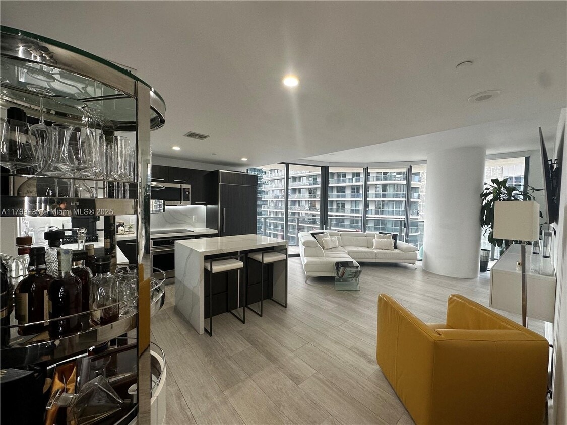 Foto principal - 45 SW 9th St