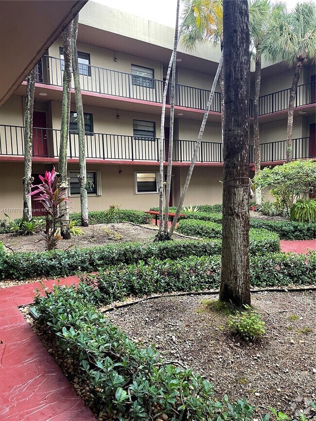 The Gardens of Kendall South Apartments under 2,500 Miami, FL 10