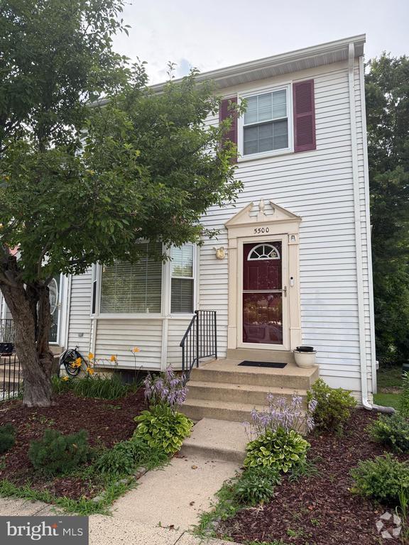 Building Photo - 5500 Woodlawn Manor Ct