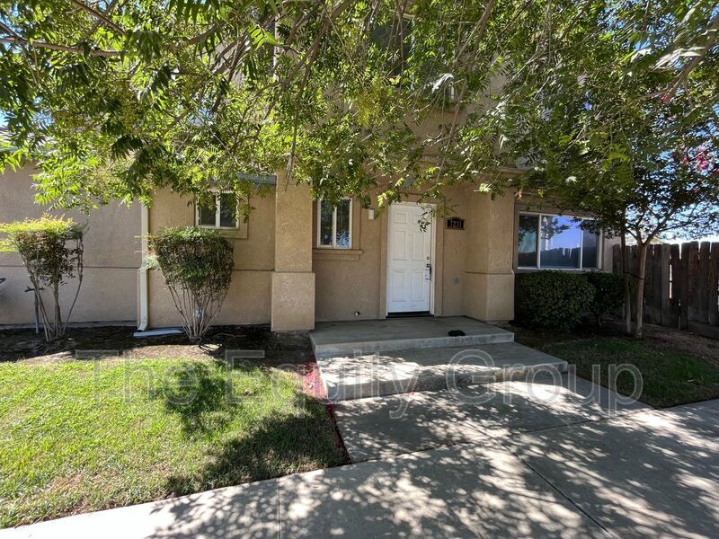 Foto principal - 3231 E Noble Ave