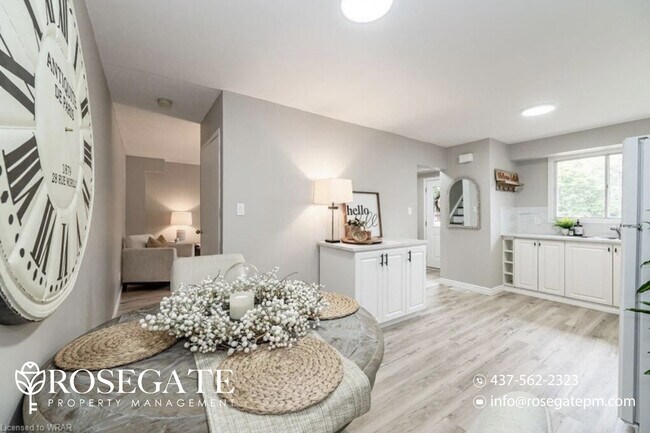 Photo du bâtiment - Spacious 3-Bedroom Townhome in Kitchener –...
