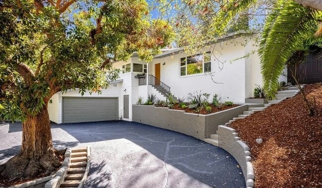 Building Photo - 1450 La Loma Rd