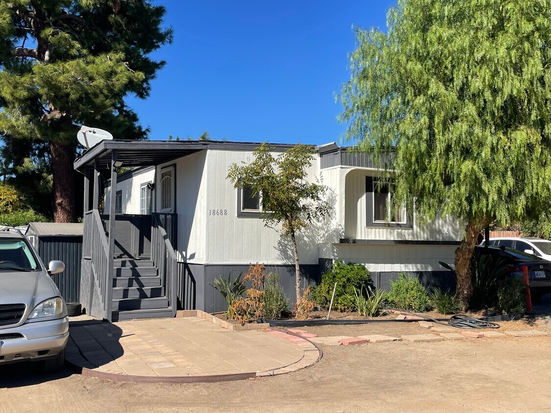 Foto principal - 18688 Conard Ave