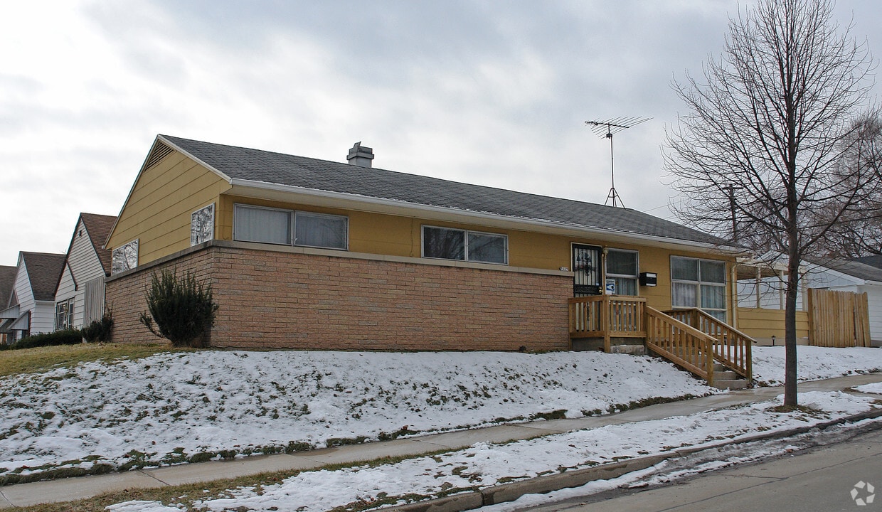 Primary Photo - 7705 N 74th St