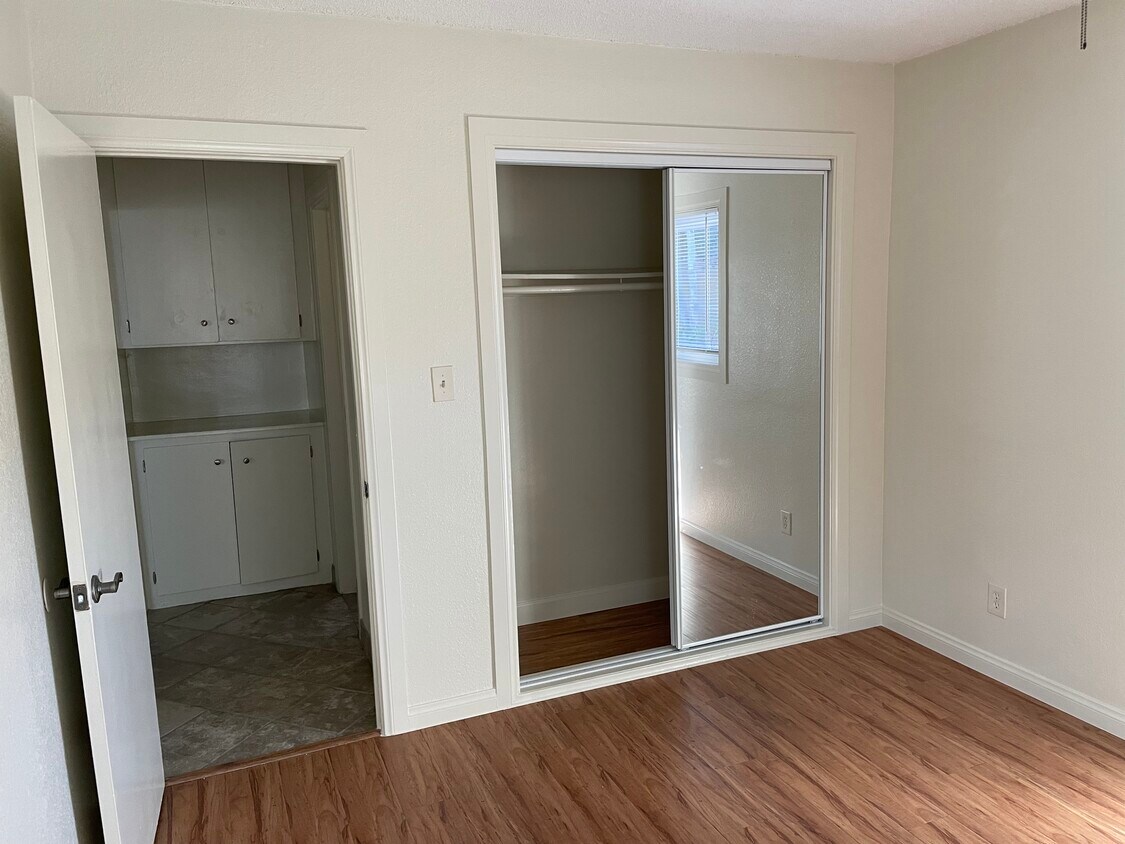 Foto principal - 11240 Pangborn Ave