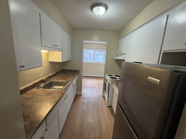 Photo du bâtiment - 30-30 Westmount Rd W