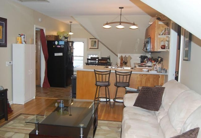 From living room looking toward kitchen - 92 Argyle St